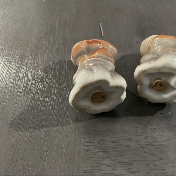 Vintage salt and pepper shakers - Picture 3 of 3